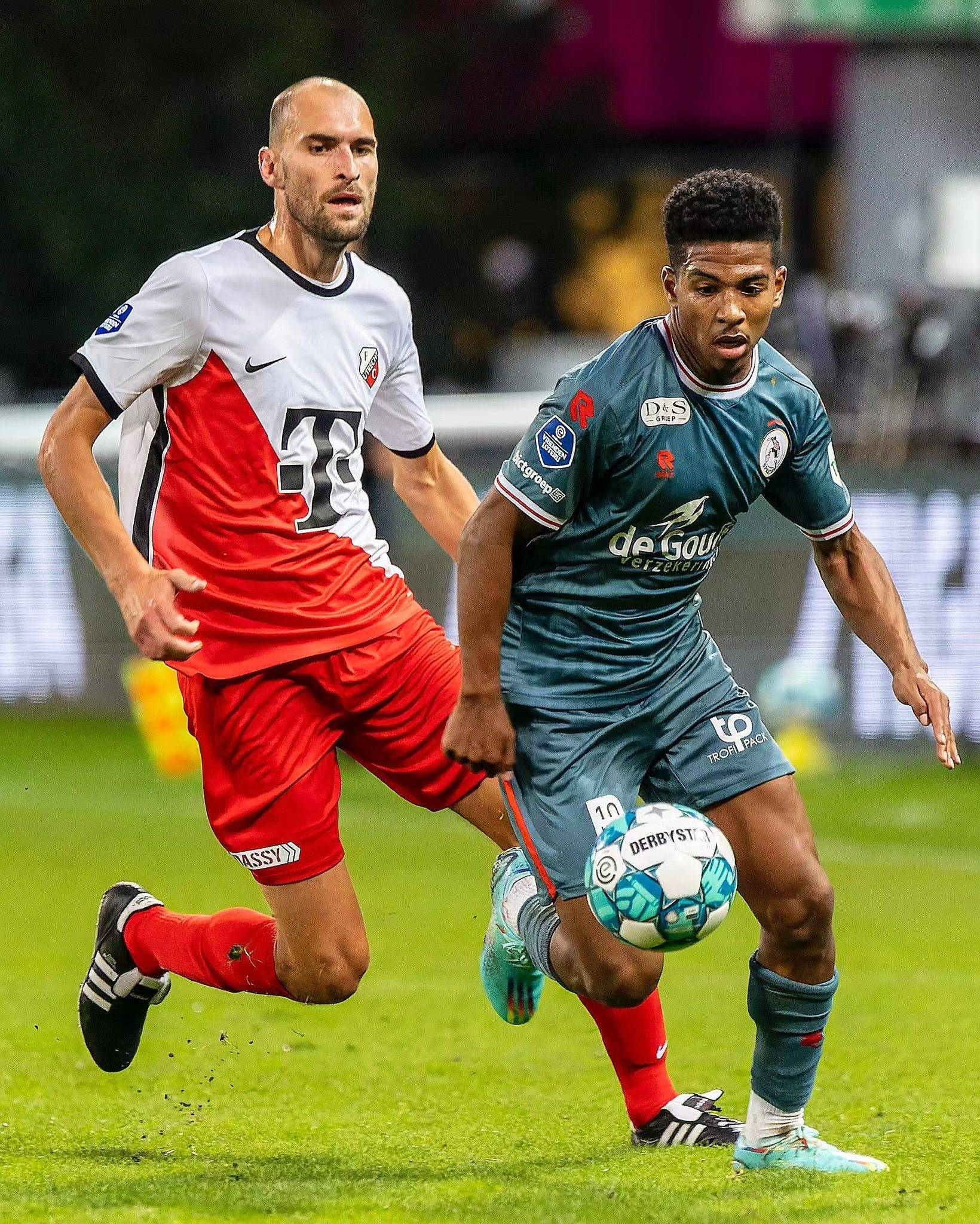 两支球队都 两支球队都