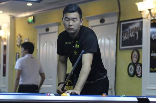 在舞台上的 在舞台上的