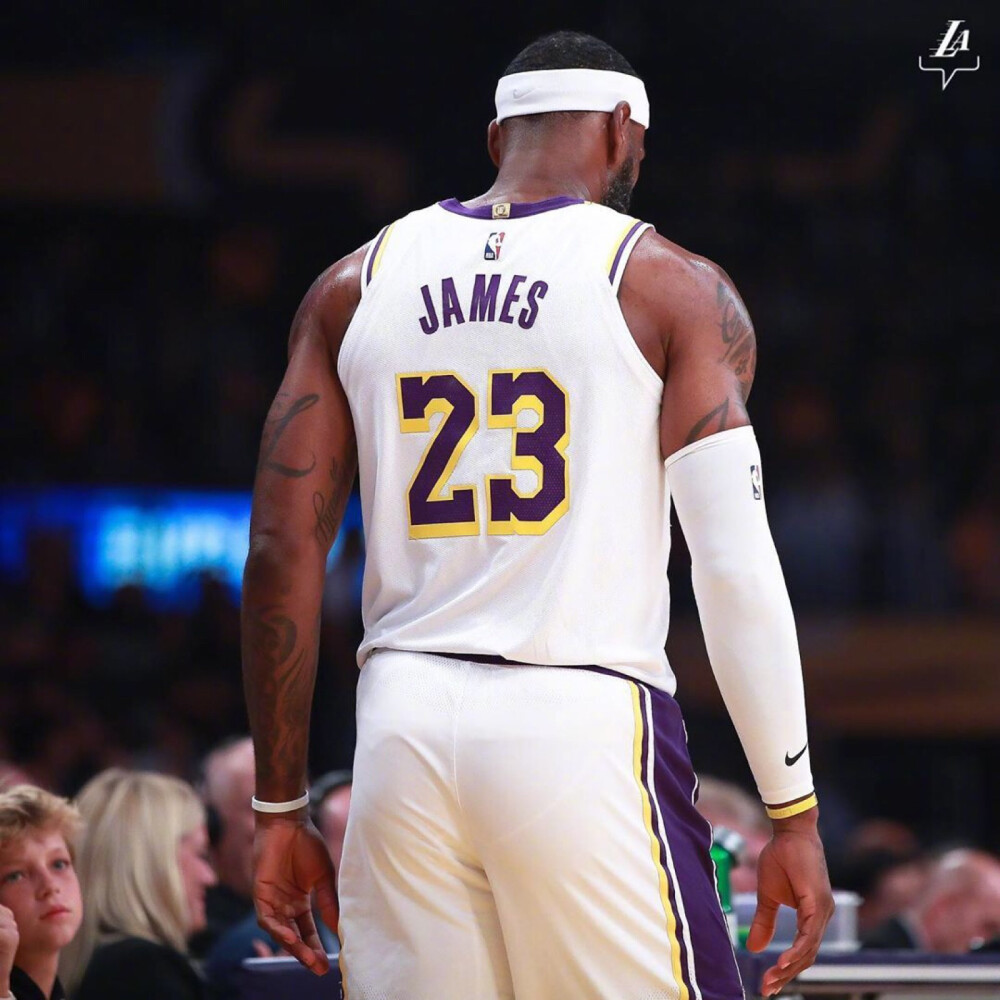 至少在第二 至少在第二